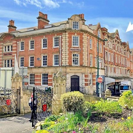 Cosy 2 Bed Apartment Minutes From Bournemouth Beach & Town エクステリア 写真