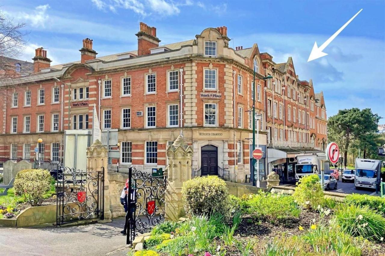 Cosy 2 Bed Apartment Minutes From Bournemouth Beach & Town エクステリア 写真