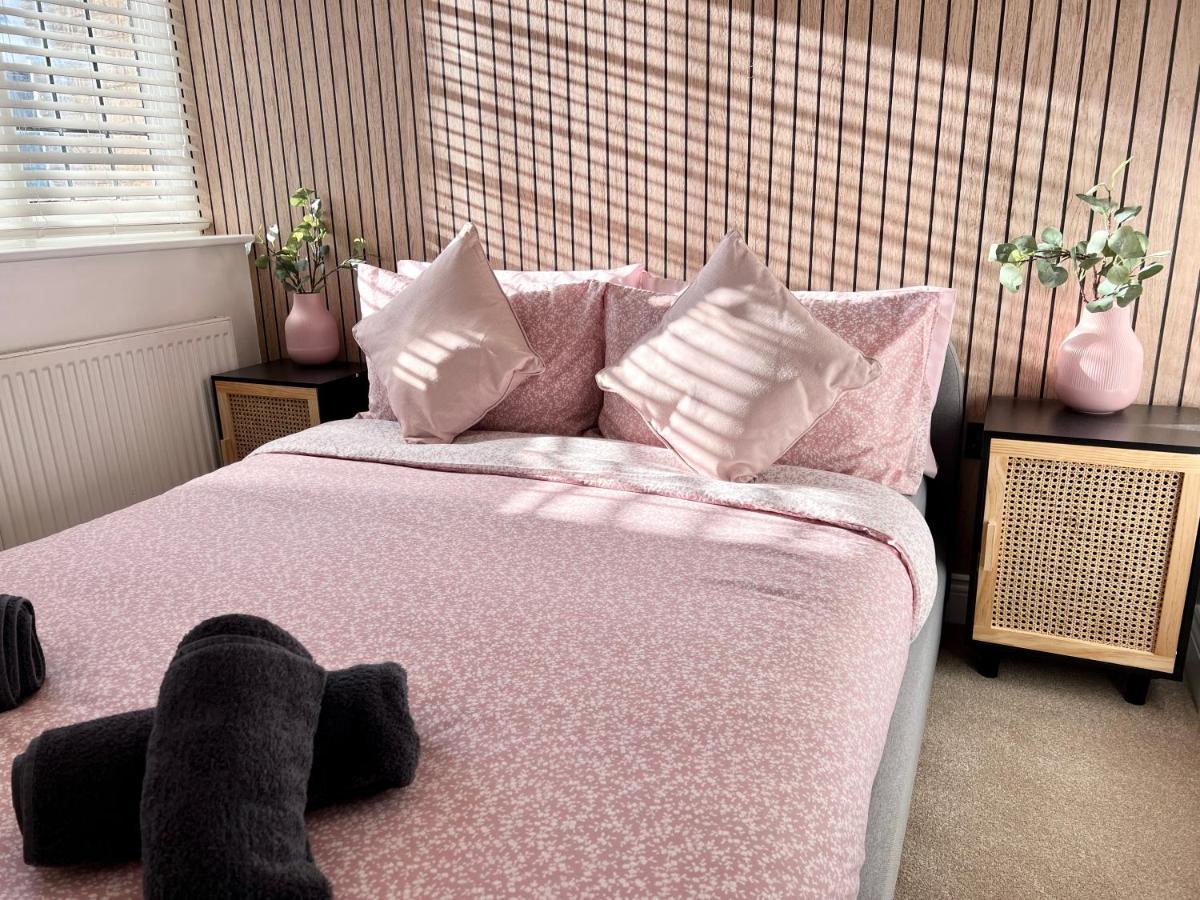 Cosy 2 Bed Apartment Minutes From Bournemouth Beach & Town エクステリア 写真