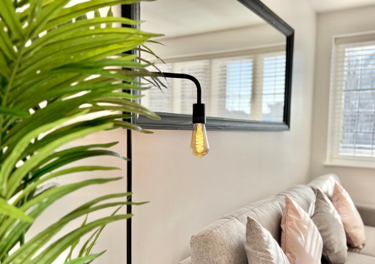 Cosy 2 Bed Apartment Minutes From Bournemouth Beach & Town エクステリア 写真